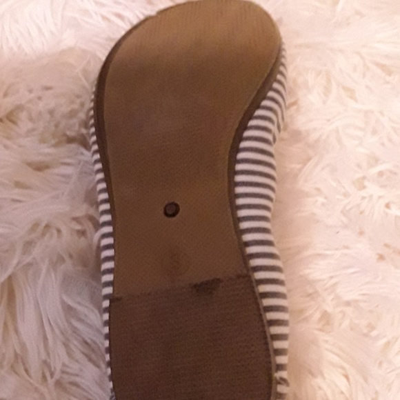 Shoes - Picture 2 of 4